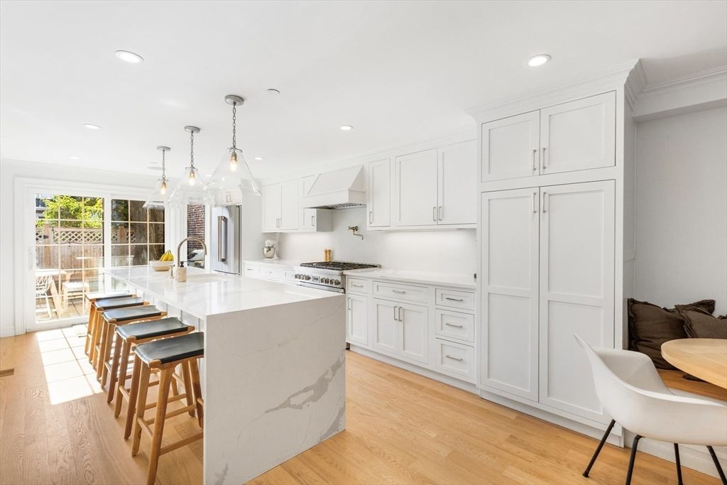 8 Hancock St, Boston, MA 02129