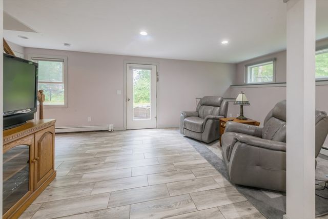 2 Compton Ct, Plymouth, MA 02360