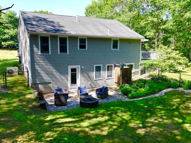 2 Compton Ct, Plymouth, MA 02360