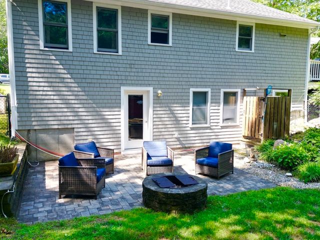 2 Compton Ct, Plymouth, MA 02360