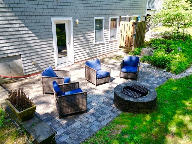2 Compton Ct, Plymouth, MA 02360