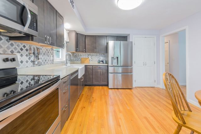 2 Compton Ct, Plymouth, MA 02360