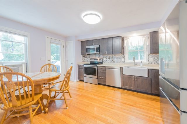 2 Compton Ct, Plymouth, MA 02360