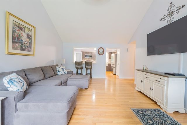 2 Compton Ct, Plymouth, MA 02360