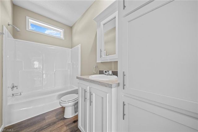 24 Red Poinciana DR, Fort Myers, FL 33908