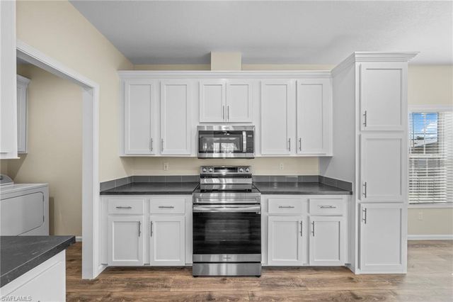 24 Red Poinciana DR, Fort Myers, FL 33908