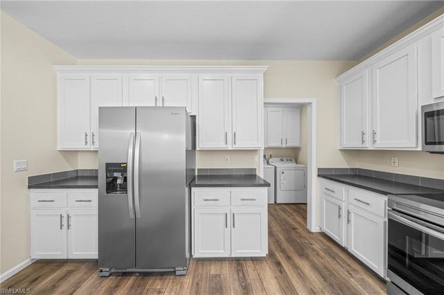 24 Red Poinciana DR, Fort Myers, FL 33908