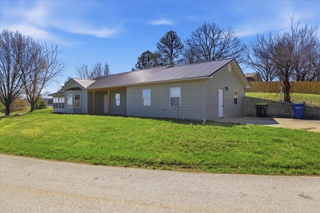 208 N Julie Avenue, Mansfield, MO 65704