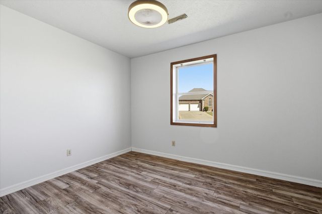 208 N Julie Avenue, Mansfield, MO 65704