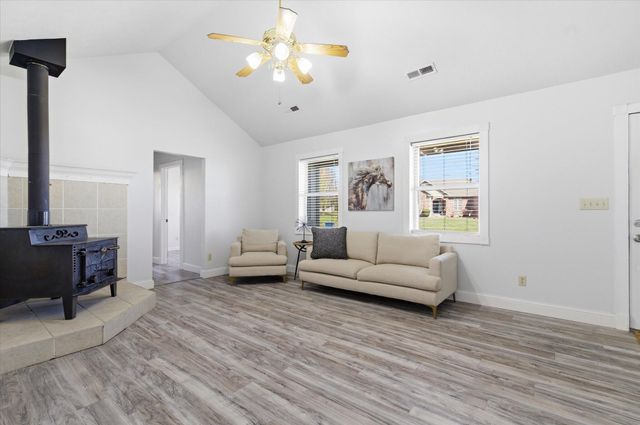 208 N Julie Avenue, Mansfield, MO 65704