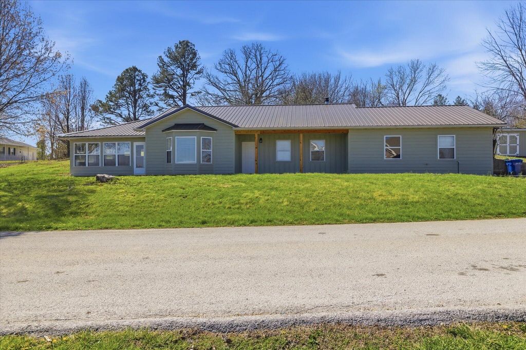 208 N Julie Avenue, Mansfield, MO 65704
