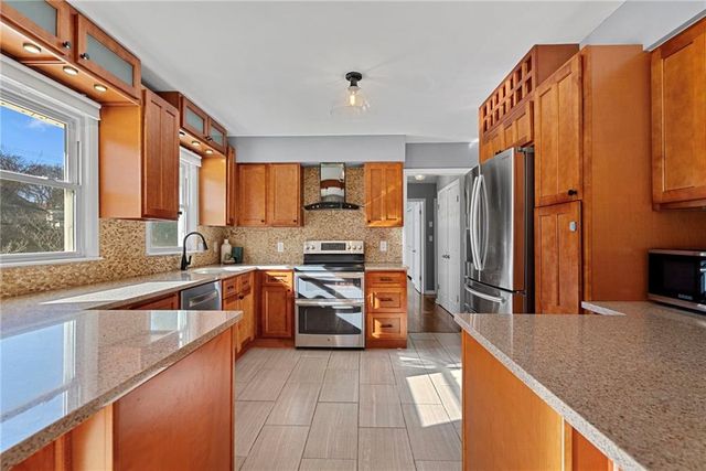 9118 BEL AIR Circle, Overland Park, KS 66207