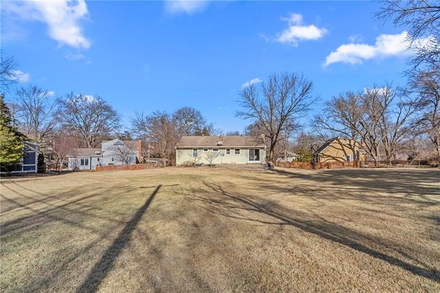 9118 BEL AIR Circle, Overland Park, KS 66207