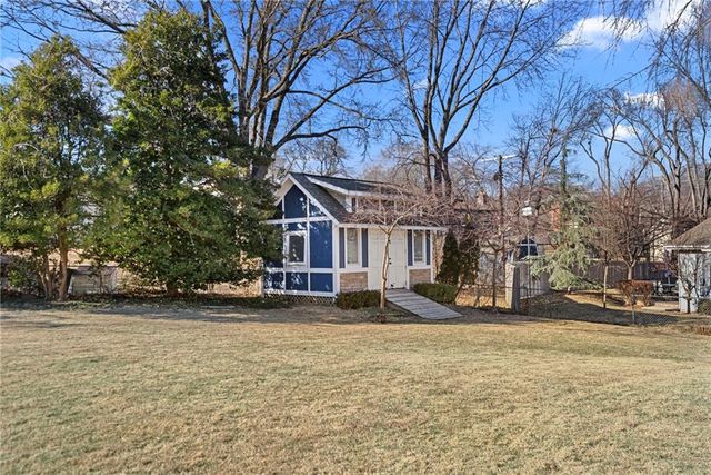 9118 BEL AIR Circle, Overland Park, KS 66207