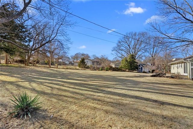 9118 BEL AIR Circle, Overland Park, KS 66207