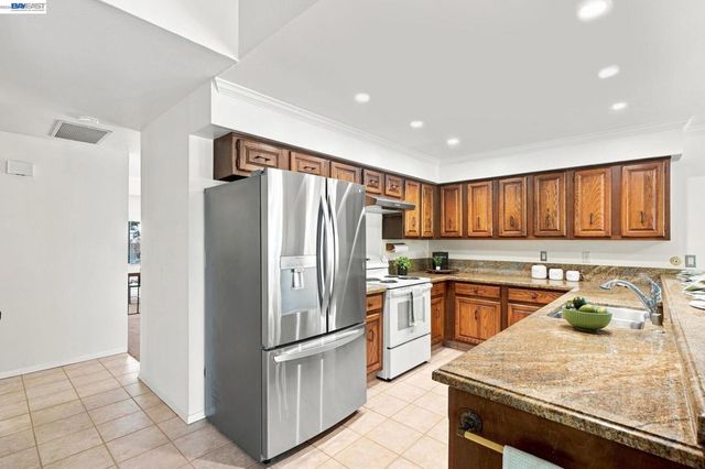 332 Downham Ct, Walnut Creek, CA 94598