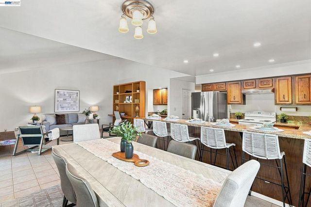 332 Downham Ct, Walnut Creek, CA 94598