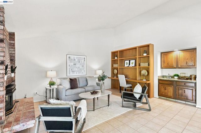 332 Downham Ct, Walnut Creek, CA 94598
