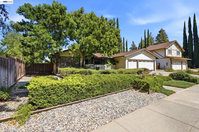 332 Downham Ct, Walnut Creek, CA 94598