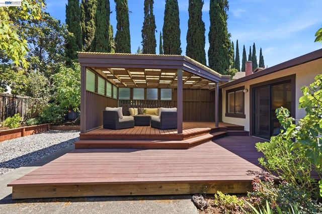 332 Downham Ct, Walnut Creek, CA 94598