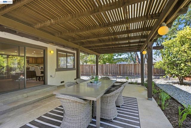 332 Downham Ct, Walnut Creek, CA 94598
