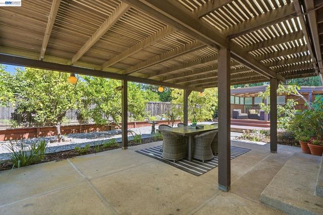332 Downham Ct, Walnut Creek, CA 94598