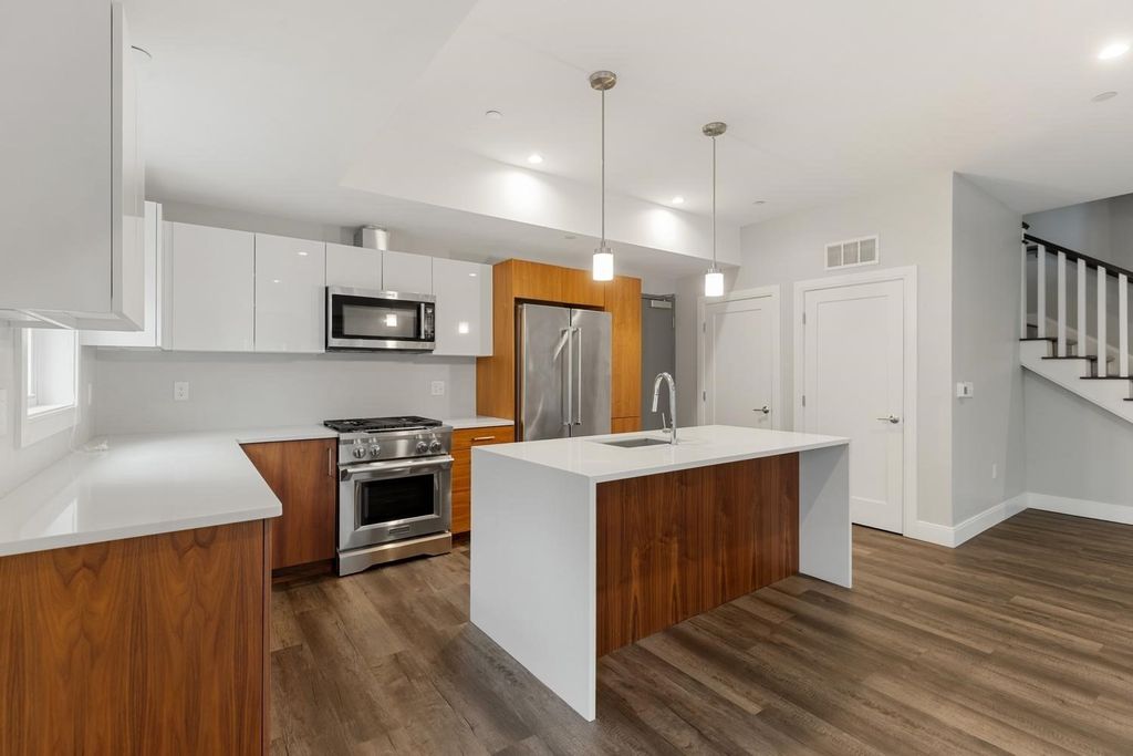 253 Walden 259, Cambridge, MA 02138