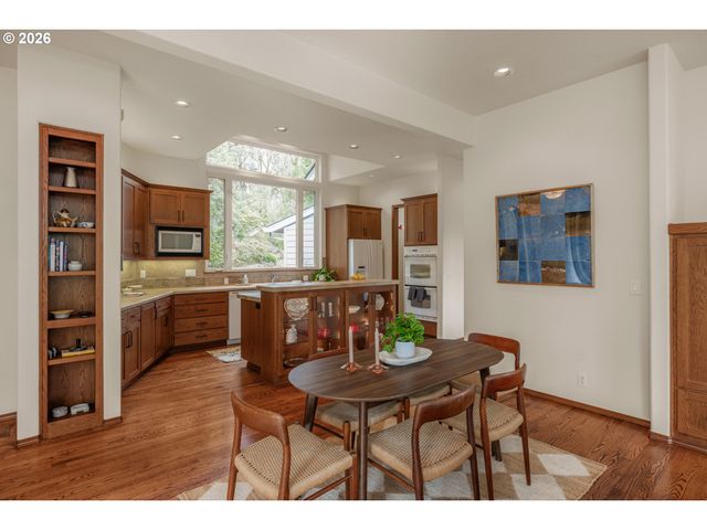 6100 Sw THOMAS St, Portland, OR 97221