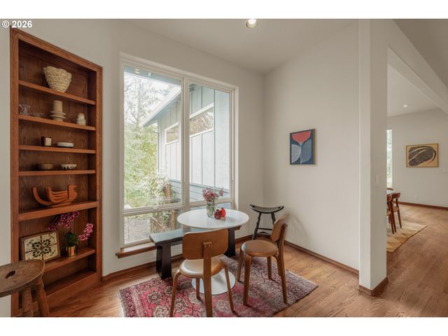 6100 Sw THOMAS St, Portland, OR 97221