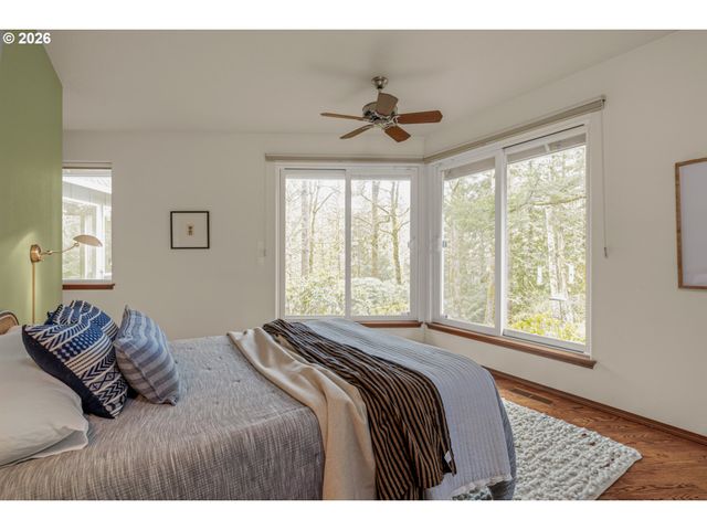 6100 Sw THOMAS St, Portland, OR 97221