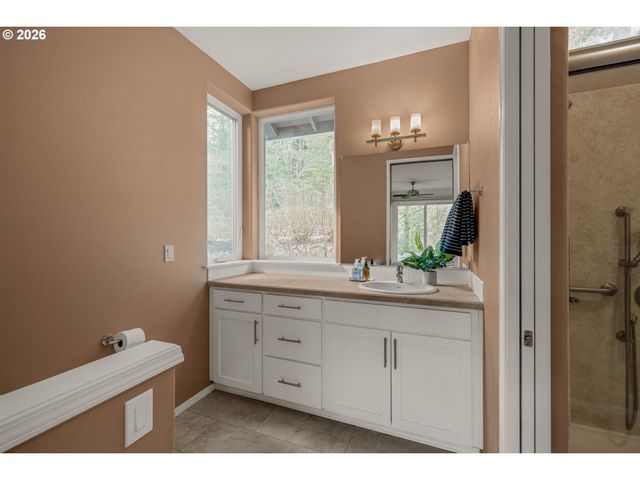 6100 Sw THOMAS St, Portland, OR 97221