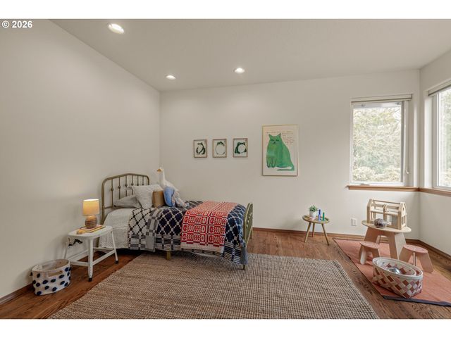 6100 Sw THOMAS St, Portland, OR 97221