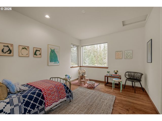 6100 Sw THOMAS St, Portland, OR 97221