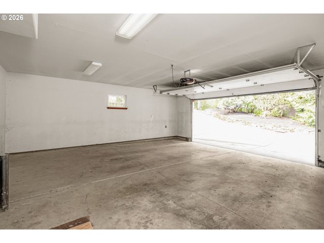 6100 Sw THOMAS St, Portland, OR 97221