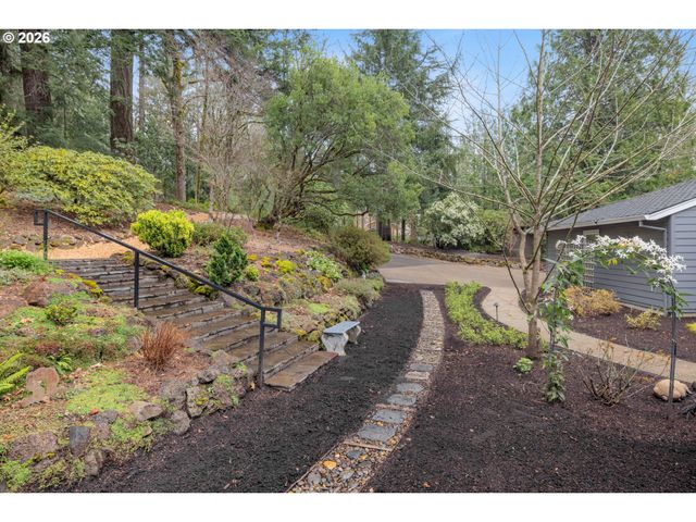 6100 Sw THOMAS St, Portland, OR 97221