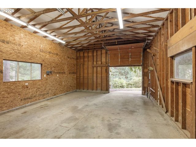 6100 Sw THOMAS St, Portland, OR 97221