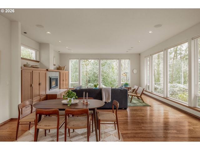 6100 Sw THOMAS St, Portland, OR 97221