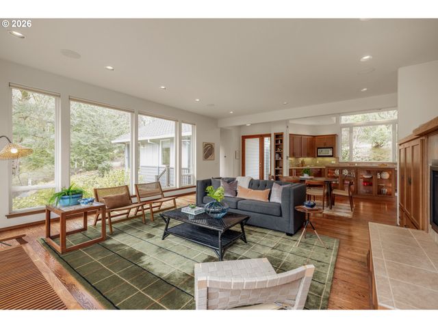 6100 Sw THOMAS St, Portland, OR 97221