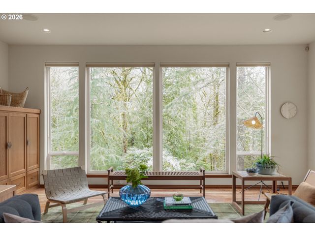 6100 Sw THOMAS St, Portland, OR 97221