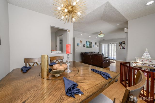 35 Carriage Place, Edison, NJ 08820