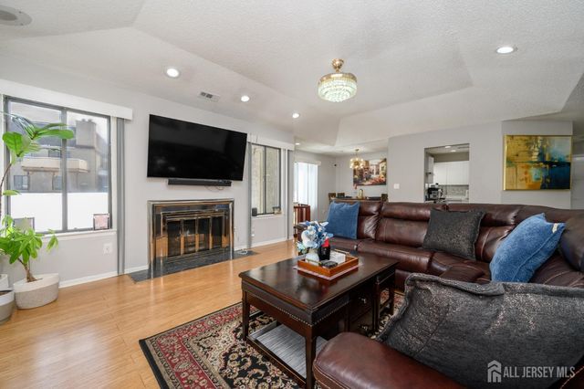 35 Carriage Place, Edison, NJ 08820