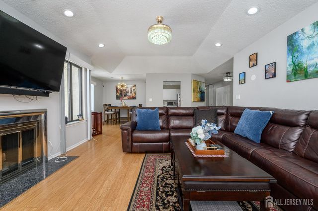 35 Carriage Place, Edison, NJ 08820