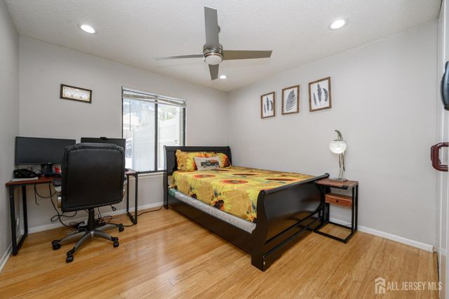 35 Carriage Place, Edison, NJ 08820