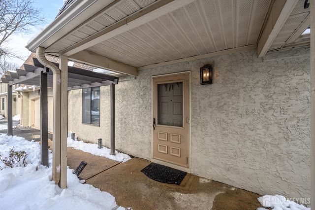 35 Carriage Place, Edison, NJ 08820