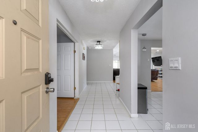 35 Carriage Place, Edison, NJ 08820