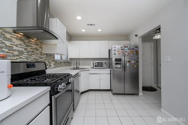 35 Carriage Place, Edison, NJ 08820