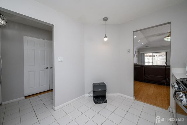 35 Carriage Place, Edison, NJ 08820