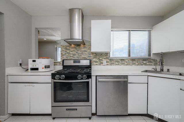 35 Carriage Place, Edison, NJ 08820