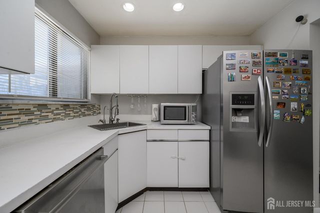 35 Carriage Place, Edison, NJ 08820