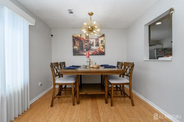 35 Carriage Place, Edison, NJ 08820